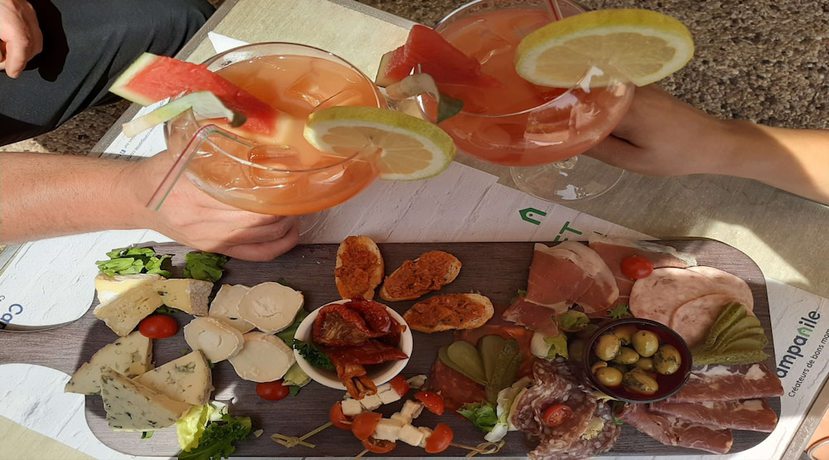 Imagen del bar/restaurante del Hotel Kyriad Direct Montpellier Saint Jean De V&eacute;das - La Peyri&egrave;re. Foto 5