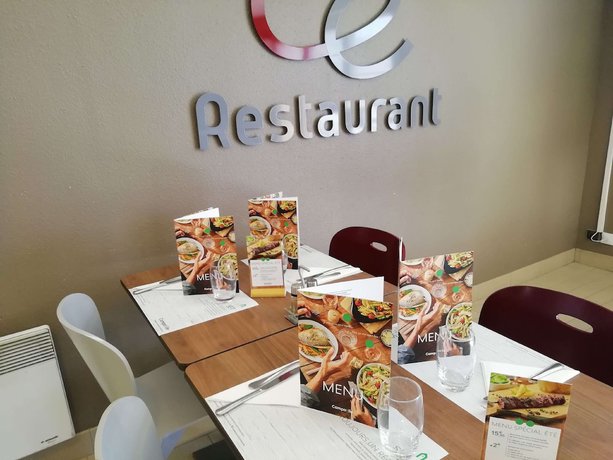Imagen del bar/restaurante del Hotel Kyriad Direct Montpellier Saint Jean De V&eacute;das - La Peyri&egrave;re. Foto 7