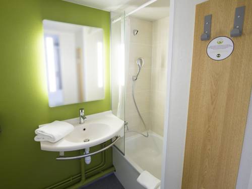 Imagen de la habitación del Hotel Kyriad Direct Poitiers - Gare du Futuroscope. Foto 8