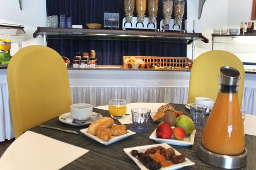Imagen general del Hotel Kyriad Direct Rennes Ouest. Foto 10