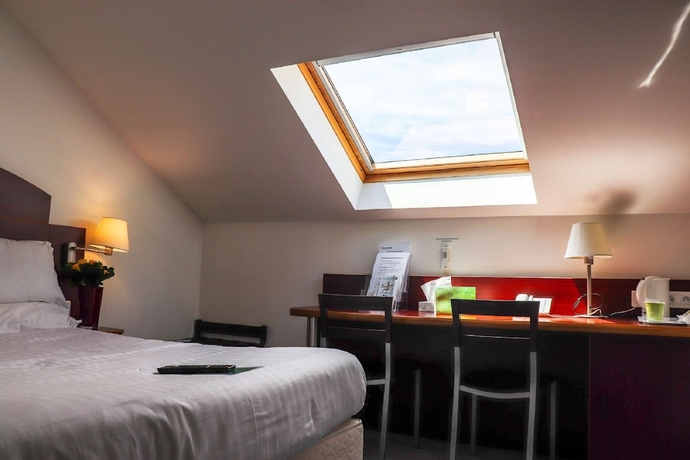 Imagen de la habitación del Hotel Kyriad Direct Roanne. Foto 14