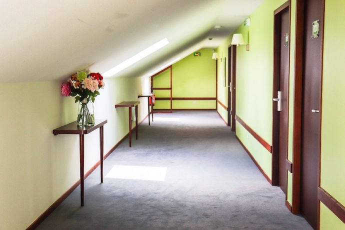 Imagen de la habitación del Hotel Kyriad Direct Roanne. Foto 16