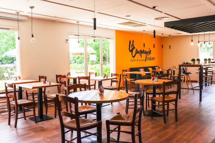 Imagen del bar/restaurante del Hotel Kyriad Direct Roanne. Foto 7