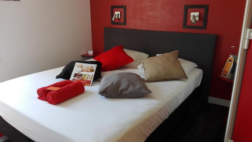 Imagen de la habitación del Hotel Kyriad Direct Saintes. Foto 5