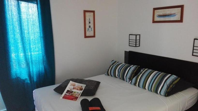 Imagen de la habitación del Hotel Kyriad Direct Saintes. Foto 6
