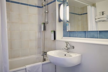 Imagen de la habitación del Hotel Kyriad Direct Strasbourg West Z&eacute;nith. Foto 7