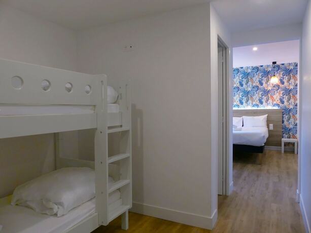 Imagen general del Hotel Kyriad Direct Toulon Ouest - La Seyne Sur Mer. Foto 4