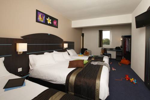 Imagen de la habitación del Hotel Kyriad Dol De Bretagne. Foto 5