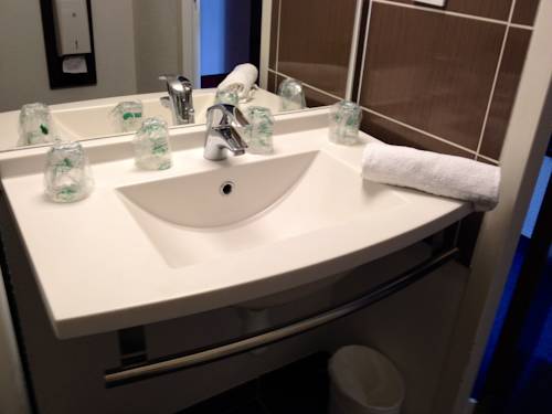 Imagen de la habitación del Hotel Kyriad Dol De Bretagne. Foto 9