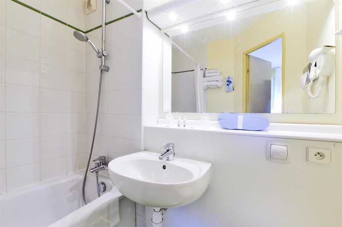 Imagen de la habitación del Hotel Kyriad Dunkerque Loon Plage. Foto 7