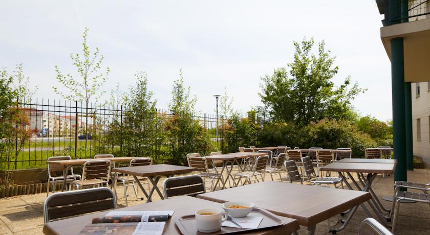 Imagen de los exteriores del Hotel Kyriad ECO - Marne-la-Vall&eacute;e Bussy-Saint-Georges. Foto 8