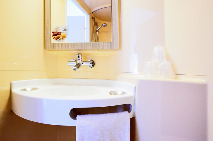 Imagen de la habitación del Hotel Kyriad ECO - Suresnes - La Defense. Foto 5