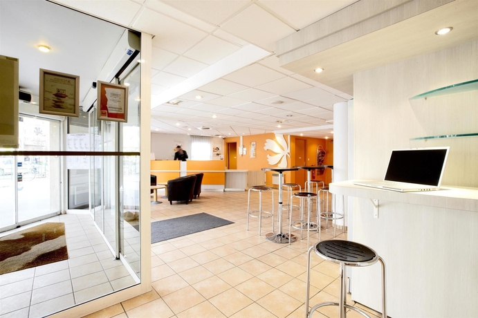Imagen de los interiores del Hotel Kyriad ECO - Suresnes - La Defense. Foto 9
