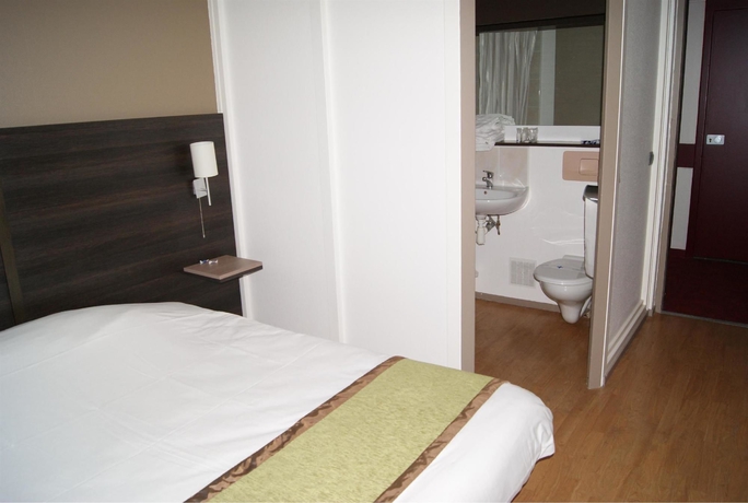 Imagen de la habitación del Hotel Kyriad Epernay. Foto 7