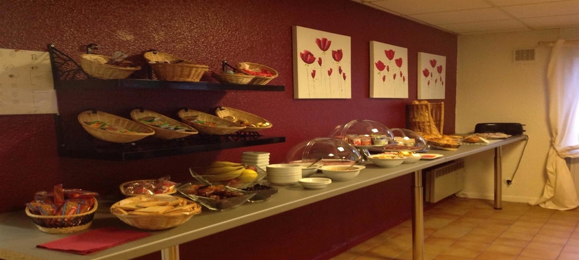 Imagen del bar/restaurante del Hotel Kyriad Epernay. Foto 4