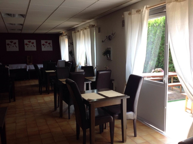 Imagen del bar/restaurante del Hotel Kyriad Epernay. Foto 6