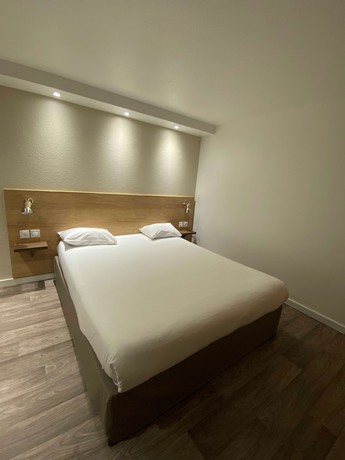 Imagen de la habitación del Hotel Kyriad Fontenay Tresigny. Foto 10