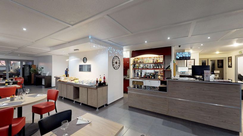 Imagen de los interiores del Hotel Kyriad Fontenay Tresigny. Foto 19