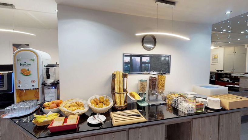 Imagen del bar/restaurante del Hotel Kyriad Fontenay Tresigny. Foto 3