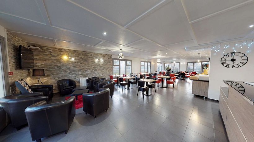 Imagen del bar/restaurante del Hotel Kyriad Fontenay Tresigny. Foto 5