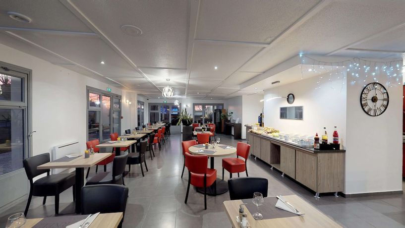 Imagen del bar/restaurante del Hotel Kyriad Fontenay Tresigny. Foto 6