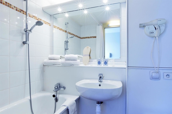 Imagen de la habitación del Hotel Kyriad Geneve - Saint-genis-pouilly. Foto 8