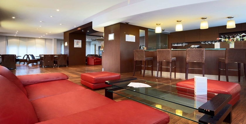 Imagen del bar/restaurante del Hotel Kyriad Grenoble Centre. Foto 2