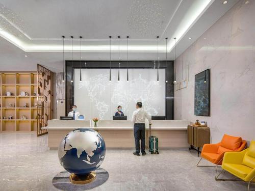 Imagen general del Hotel Kyriad Guigang Wuyue Plaza Railway Station. Foto 7