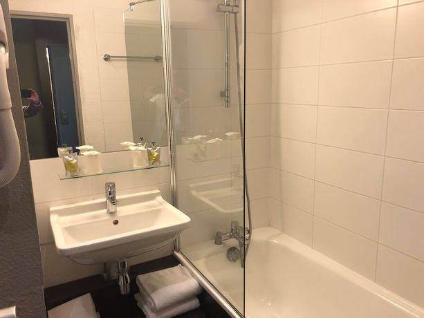 Imagen de la habitación del Hotel Kyriad H&ocirc;tel Orly A&eacute;roport - Athis Mons. Foto 11