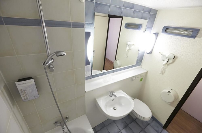 Imagen de la habitación del Hotel Kyriad Issoudun. Foto 9