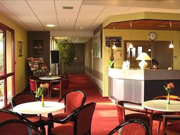 Imagen de los interiores del Hotel Kyriad - L'Isle-D'Abeau Bourgoin-Jallieu. Foto 18