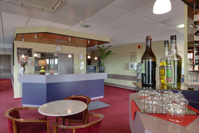 Imagen de los interiores del Hotel Kyriad - L'Isle-D'Abeau Bourgoin-Jallieu. Foto 19