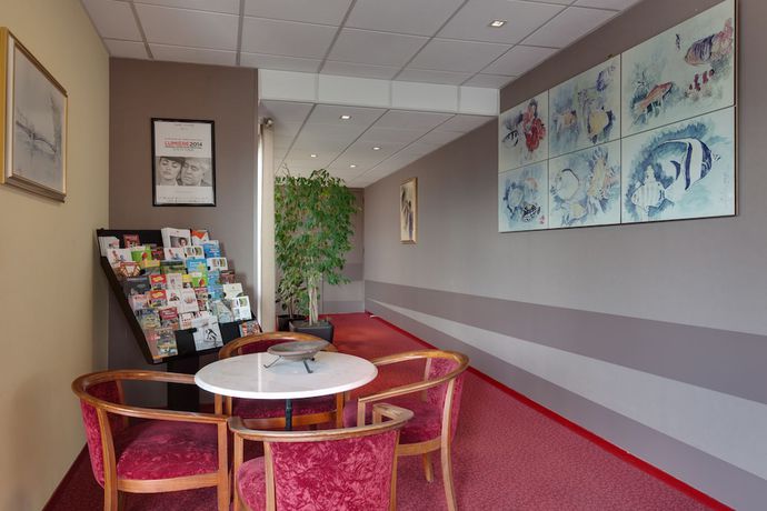 Imagen de los interiores del Hotel Kyriad - L'Isle-D'Abeau Bourgoin-Jallieu. Foto 20