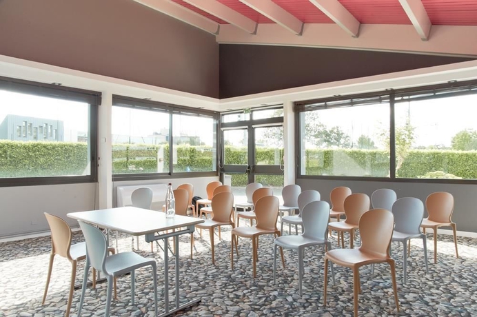 Imagen de los interiores del Hotel Kyriad La Roche Sur Yon. Foto 7