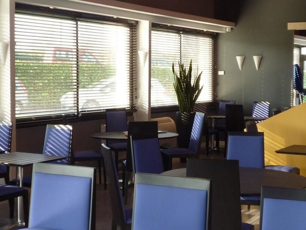 Imagen del bar/restaurante del Hotel Kyriad La Roche Sur Yon. Foto 3