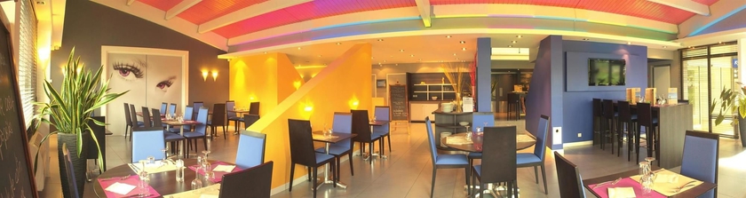 Imagen del bar/restaurante del Hotel Kyriad La Roche Sur Yon. Foto 4