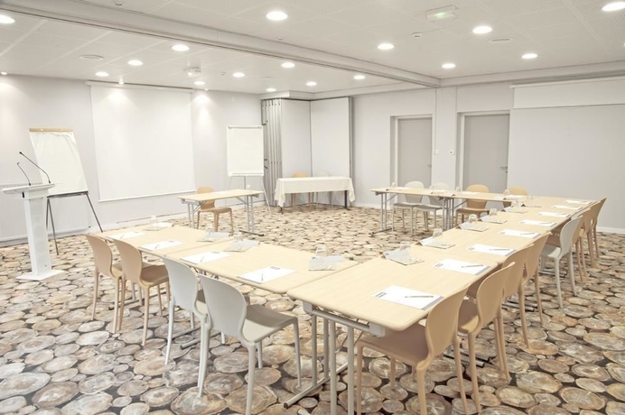 Imagen de los interiores del Hotel Kyriad La Roche Sur Yon. Foto 12