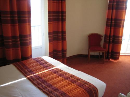 Imagen de la habitación del Hotel Kyriad Lamballe. Foto 12