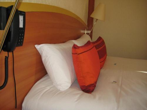 Imagen de la habitación del Hotel Kyriad Lamballe. Foto 17
