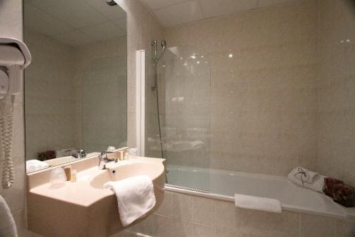Imagen general del Hotel Kyriad Lamballe. Foto 8