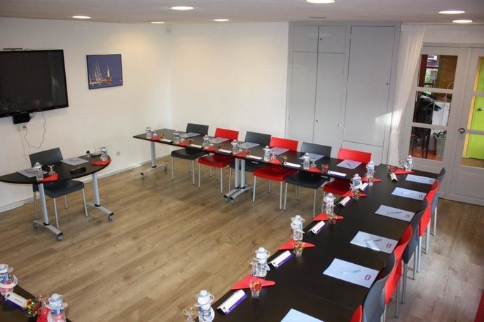 Imagen de los interiores del Hotel Kyriad Lannion. Foto 8