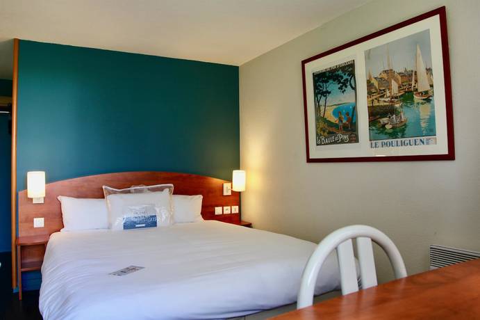 Imagen de la habitación del Hotel Kyriad Lannion-Perros-Guirec. Foto 3