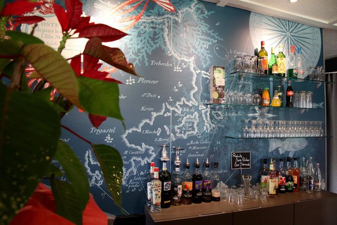 Imagen del bar/restaurante del Hotel Kyriad Lannion-Perros-Guirec. Foto 1