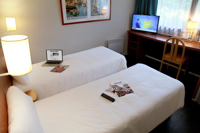 Imagen de la habitación del Hotel Kyriad Lannion-Perros-Guirec. Foto 6