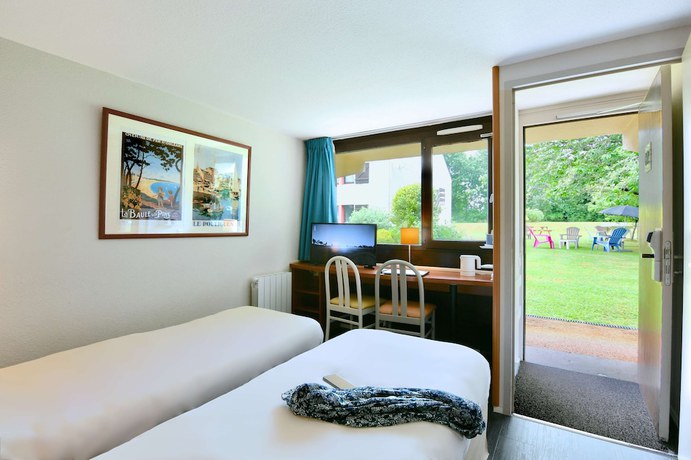 Imagen de la habitación del Hotel Kyriad Lannion-Perros-Guirec. Foto 11