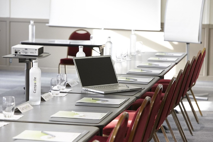 Imagen de los interiores del Hotel Kyriad Le Blanc Mesnil. Foto 11