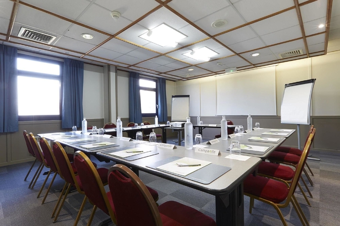 Imagen de los interiores del Hotel Kyriad Le Blanc Mesnil. Foto 12