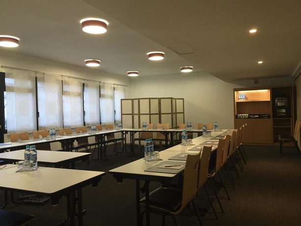 Imagen de los interiores del Hotel Kyriad Le Bourget Centre Parc Des Expositions. Foto 14