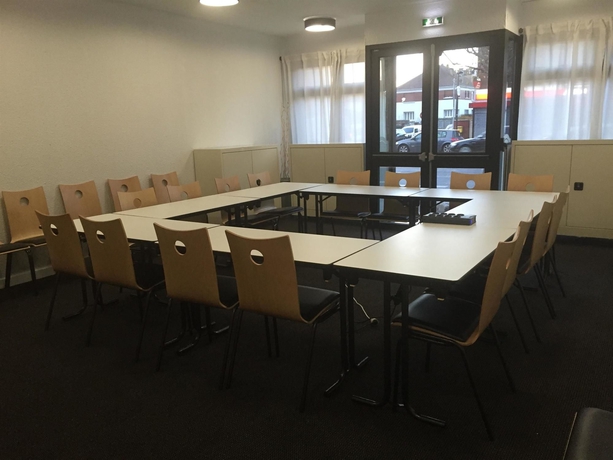 Imagen de los interiores del Hotel Kyriad Le Bourget Centre Parc Des Expositions. Foto 15