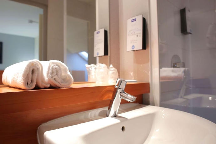 Imagen de la habitación del Hotel Kyriad Les Ulis. Foto 18